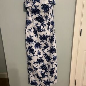 Chic Strapless Floral Dress in Blue and White